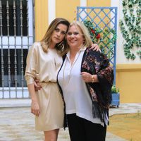 María León y Carmina Barrios en la presentación de la segunda temporada de la serie 'Allí abajo' en Sevilla