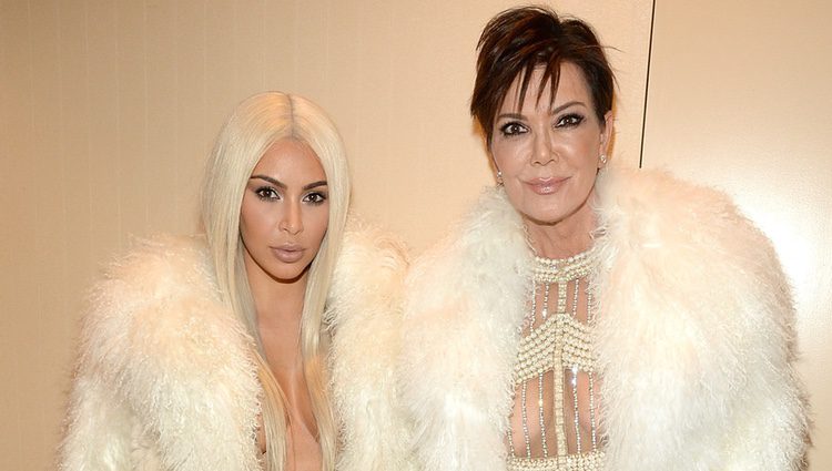 Kim Kardashian y Kris Jenner en el desfile de Kanye West 'Yeezy Season 3'