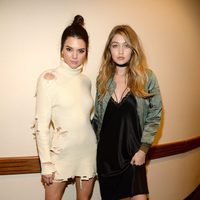 Kendall Jenner y Gigi Hadid en el desfile de Kanye West 'Yeezy Season 3'