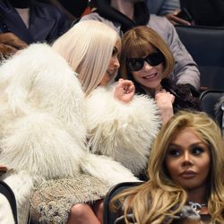 Kim Kardashian y Anna Wintour en el desfile de Kanye West 'Yeezy Season 3'