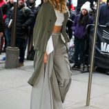 Karlie Kloss a su llegada al desfile de Kanye West 'Yeezy Season 3'