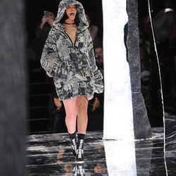 Rihanna desfilando para su colección 'Fenty Puma'