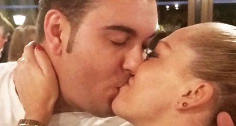 Belén Esteban y Miguel Marcos se dan un beso de amor