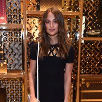 Alicia Vikander en la fiesta pre-Bafta 2016 de Louis Vuitton