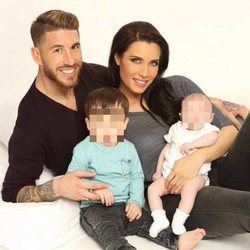 Primera imagen de Sergio Ramos y Pilar Rubio con sus hijos Sergio y Marco