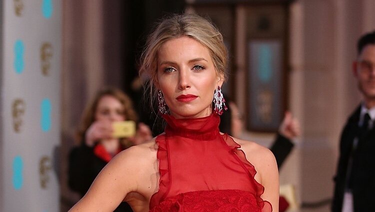 Annabelle Wallis en la alfombra roja de los BAFTA 2016