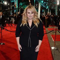 Rebel Wilson en la alfombra roja de los BAFTA 2016