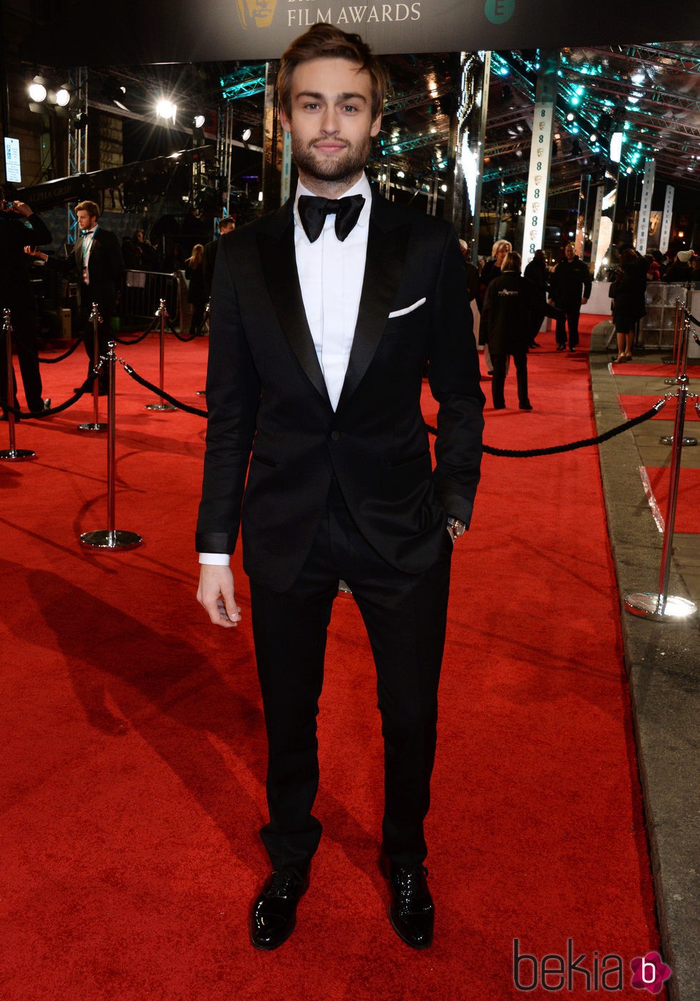 Douglas Booth en la alfombra roja de los BAFTA 2016