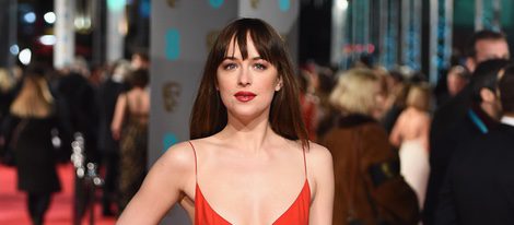 Dakota Johnson en la alfombra roja de los BAFTA 2016