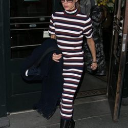 Vicotria Beckham saliendo de su desfile en Nueva York