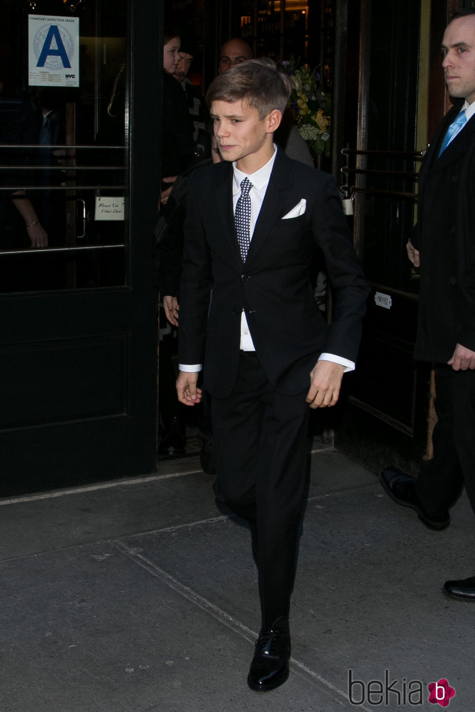 Romeo Beckham en el desfile de Victoria Beckham en la FW de Nueva York