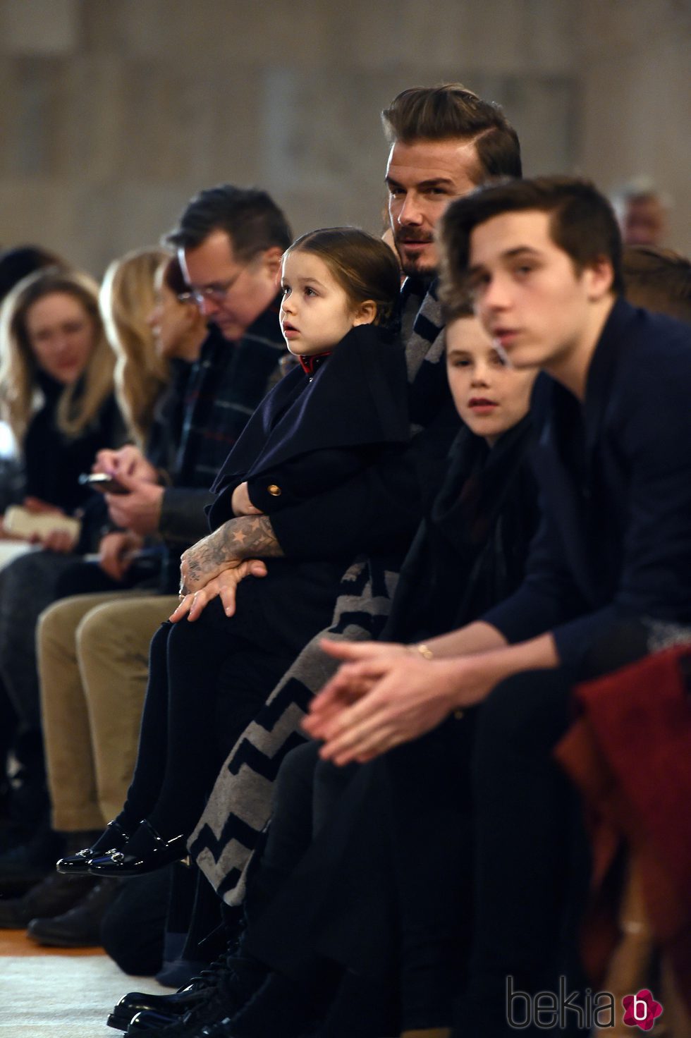 Los Beckham en el desfile de Victoria Beckham en la FW de Nueva York