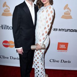 Miranda Kerr y Evan Spiegel en la fiesta Clive Davis previa a los Grammy 2016