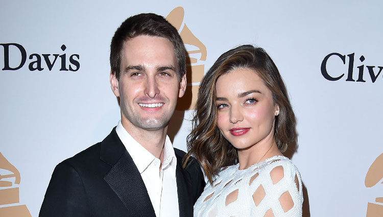 Miranda Kerr y Evan Spiegel en la fiesta Clive Davis previa a los Grammy 2016