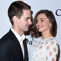 Miranda Kerr y Evan Spiegel muy enamorados en la fiesta Clive Davis previa a los Grammy 2016