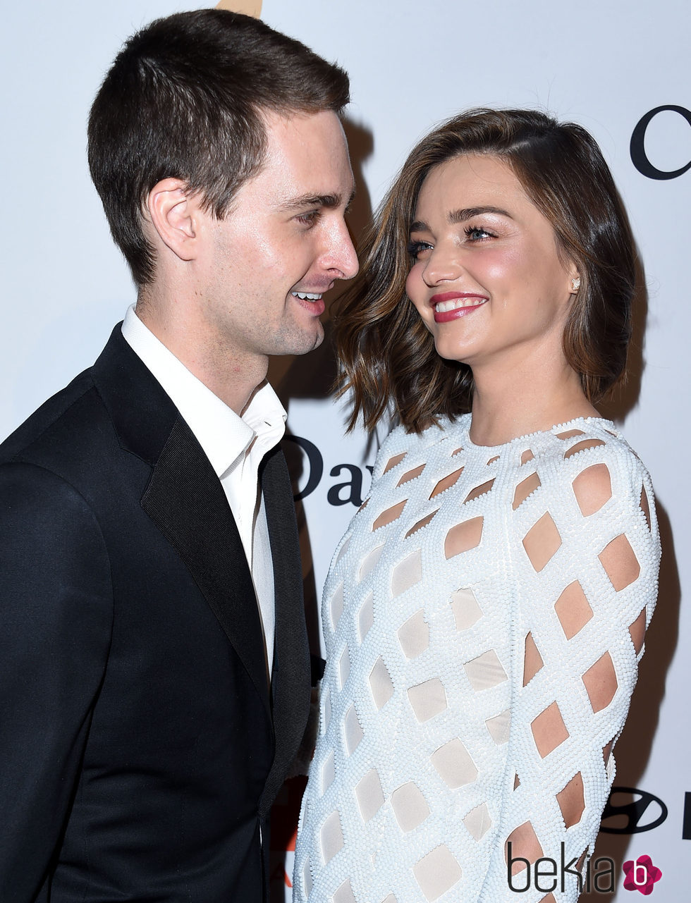 Miranda Kerr y Evan Spiegel muy enamorados en la fiesta Clive Davis previa a los Grammy 2016