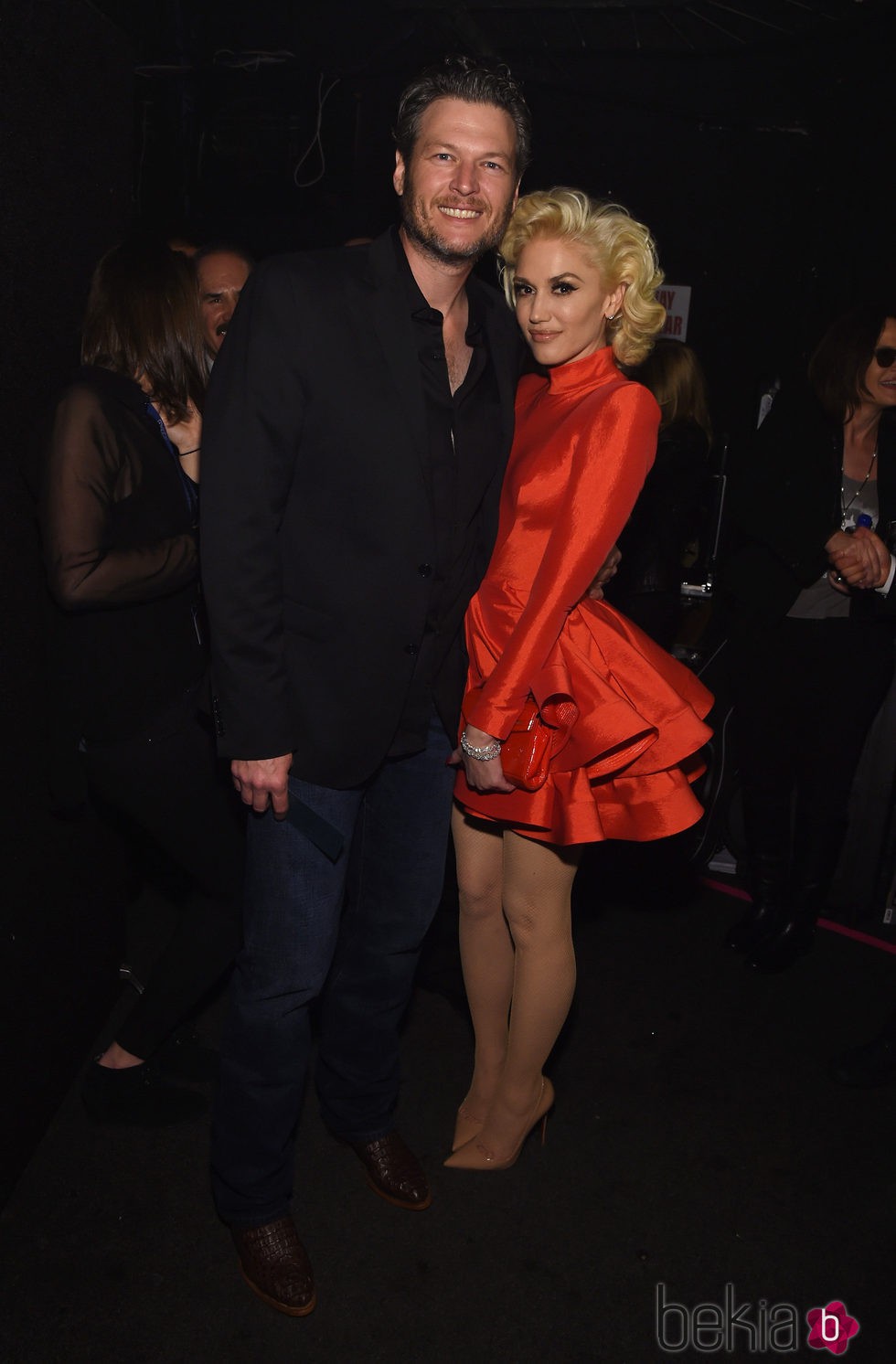 Gwen Stefani y Blake Shelton posando en la fiesta Clive Davis previa a los Grammy 2016