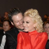 Gwen Stefani y Blake Shelton acaramelados en la fiesta Clive Davis previa a los Grammy 2016