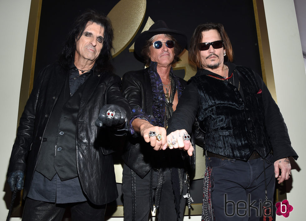  Johnny Depp, Alice Cooper y Joe Perry en la alfombra roja de los Premios Grammy 2016