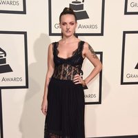 Tove Lo en la alfombra roja de los Premios Grammy 2016