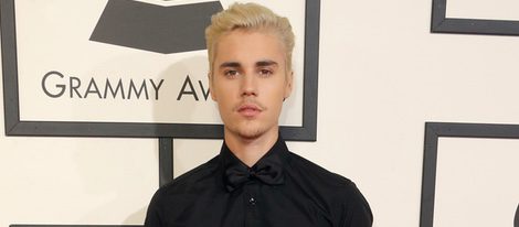 Justin Bieber en la alfombra roja de los Premios Grammy 2016