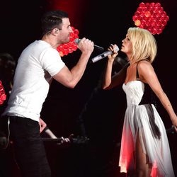 Sam Hunt y Carrie Underwood durante su actuación en los Premios Grammy 2016