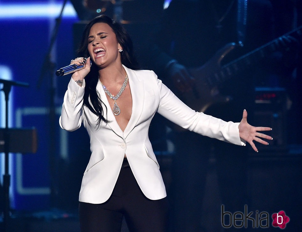 Demi Lovato durante su actuación en los Premios Grammy 2016