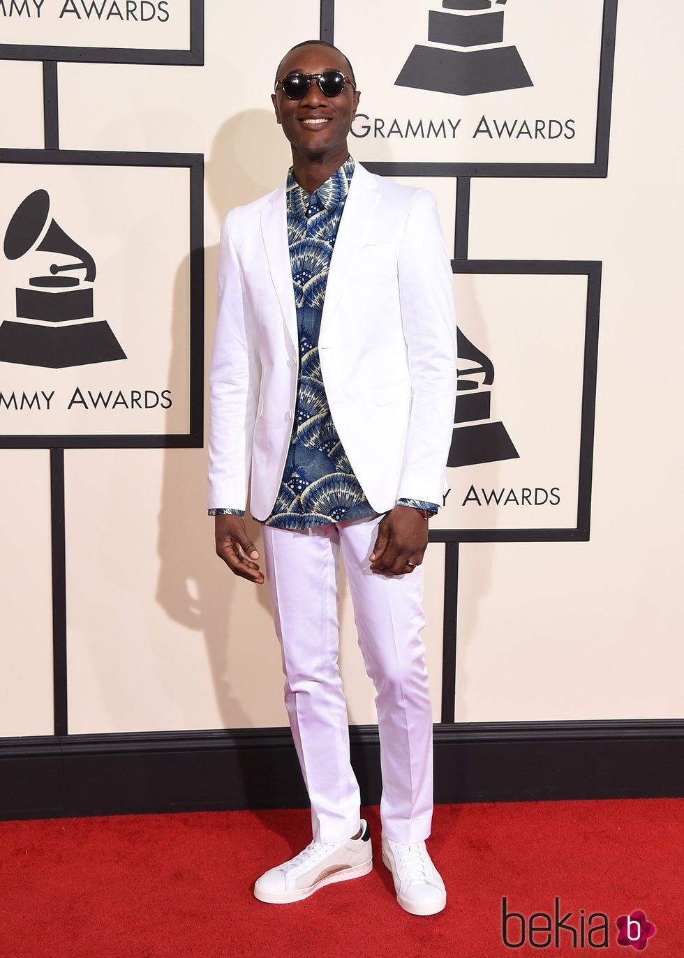 Aloe Blacc en la alfombra roja de los Premios Grammy 2016