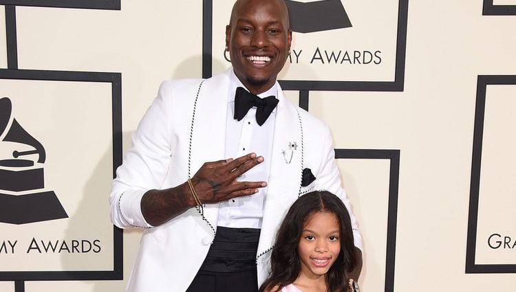 Tyrese Gibson y su hija Shayla en la alfombra roja de los Premios Grammy 2016