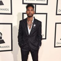 Miguel en la alfombra roja de los Premios Grammy 2016