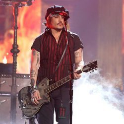 Johnny Depp durante su actuación en los Premios Grammy 2016