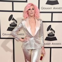 Bonnie Mckee en la alfombra roja de los Premios Grammy 2016