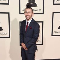 Max Schneider en la alfombra roja de los Premios Grammy 2016