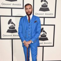 Jidenna en la alfombra roja de los Premios Grammy 2016