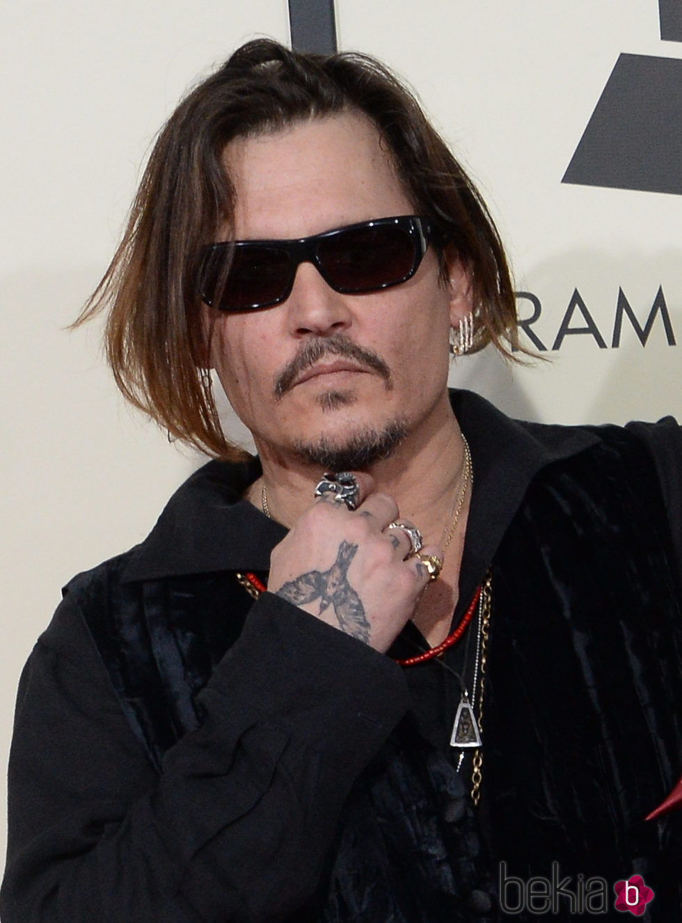 Johnny Depp en la alfombra roja de los Premios Grammy 2016