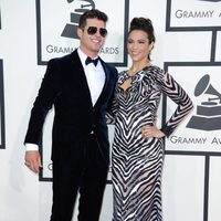 Robin Thicke y Paula Patton en la alfombra roja de los Premios Grammy 2016