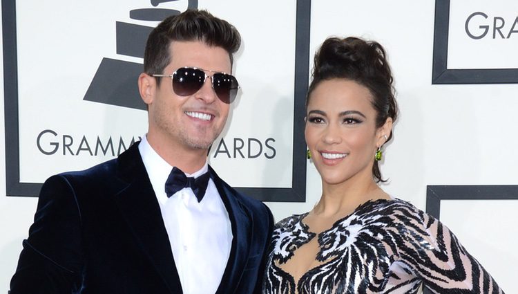 Robin Thicke y Paula Patton en la alfombra roja de los Premios Grammy 2016