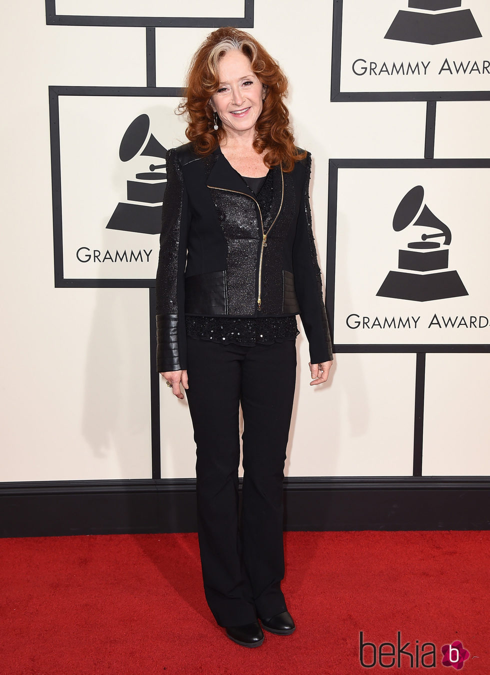 Bonnie Raitt en la alfombra roja de los Premios Grammy 2016