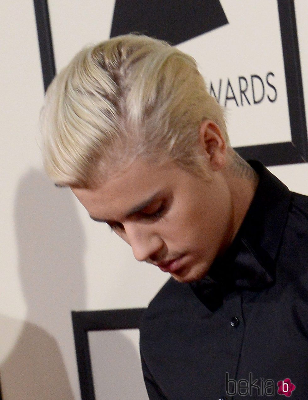 Justin Bieber muy pensativo a su llegada a los Grammy 2016