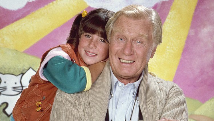 Soleil Moon Frye y George Gaynes en una foto de 'Punky Brewster'