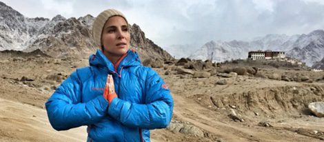 Elsa Pataky de camino a un monasterio budista con 'Planeta Calleja'