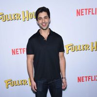 Josh Peck durante la presentación de 'Madres Forzosas' en Netflix