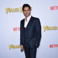 John Stamos durante la presentación de 'Madres Forzosas' en Netflix