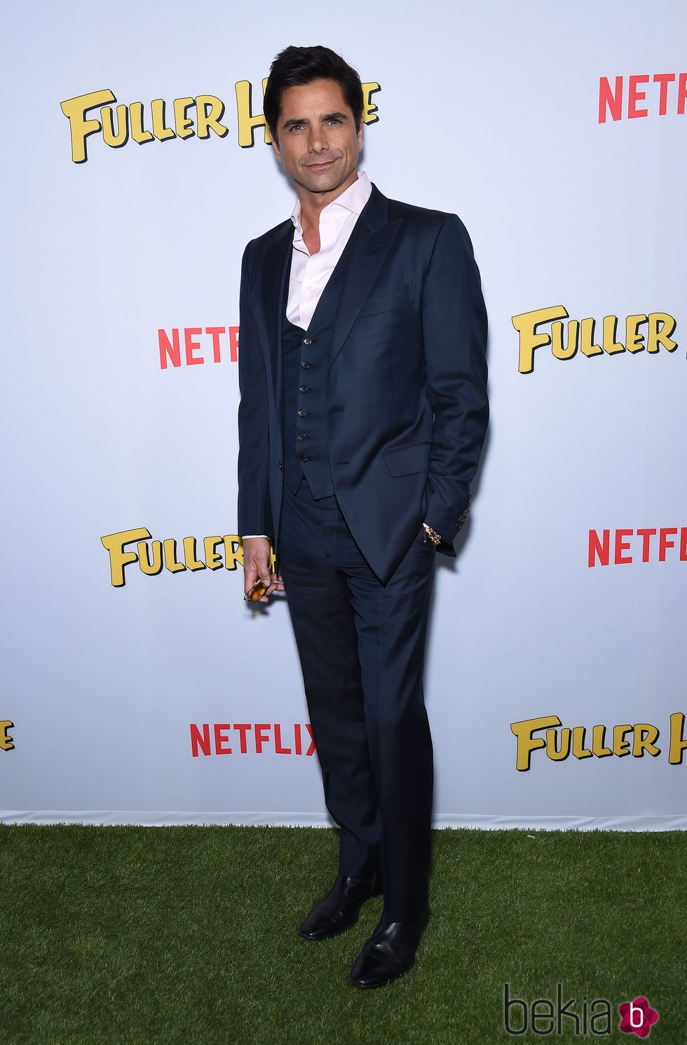 John Stamos durante la presentación de 'Madres Forzosas' en Netflix