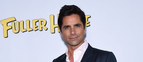 John Stamos durante la presentación de 'Madres Forzosas' en Netflix