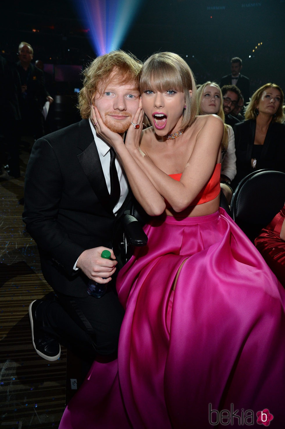 Ed Sheeran y Taylor Swift en en interior de la gala de los Grammy 2016