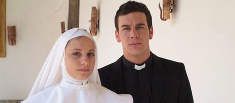 Mario Casas y Michelle Jenner en 'Los Hombres de Paco'