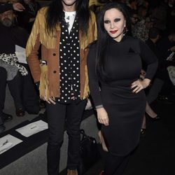 Alaska y Mario Vaquerizo en el desfile de David Delfín en Madrid Fashion Week otoño/invierno 2016/2017