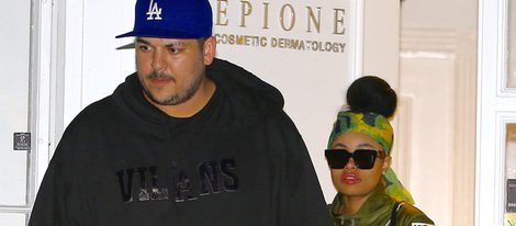 Rob Kardashian y Blac Chyna en un centro de estética