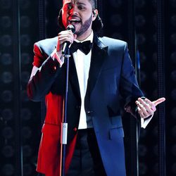 The Weeknd actua en los Grammy 2016